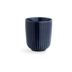 Tmavě modrý porcelánový hrnek Kähler Design Hammershoi